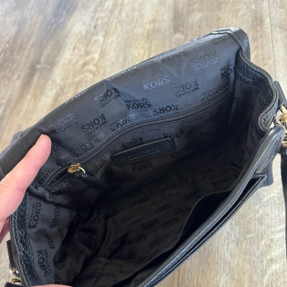 Michael Michael Kors Chain-linked Pebbled Leather Crossbody Bag - Black & Gold - Picture 8 of 12